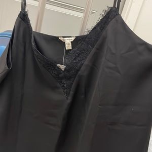 Black top (sleeveless)